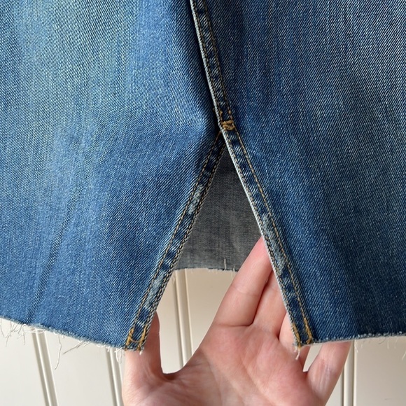 LOFT Denim Cotton Distressed Front Cut Out Skirt Size 6 - Picture 3 of 15